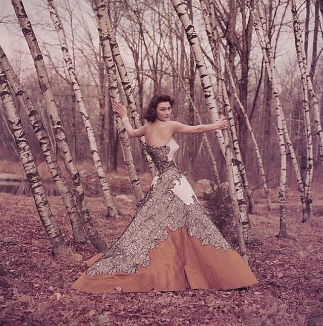 Anne Gunning in variation of Charles James' "Four-Leaf Clover" gown, 1954