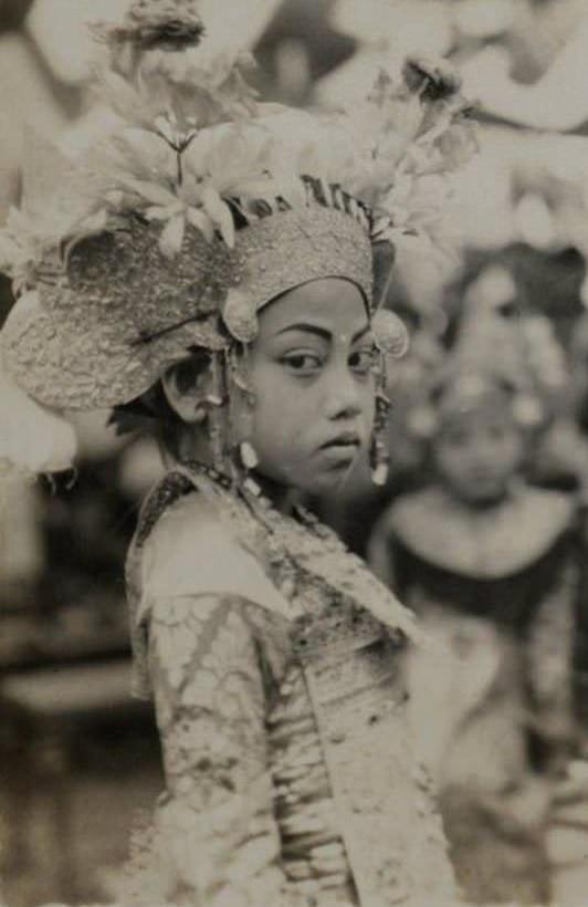 Historical Photos of Balinese Dancers from the Early 20th Century
