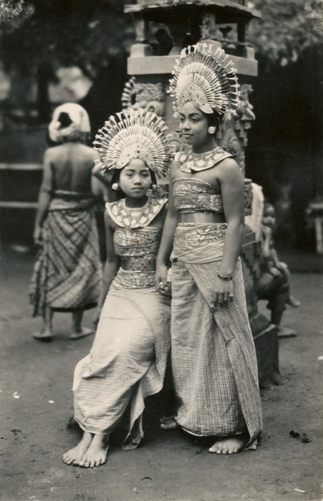 Historical Photos of Balinese Dancers from the Early 20th Century