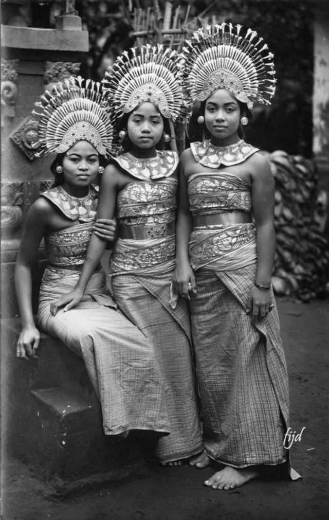 Historical Photos of Balinese Dancers from the Early 20th Century