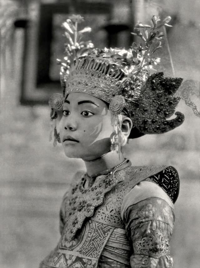 Historical Photos of Balinese Dancers from the Early 20th Century