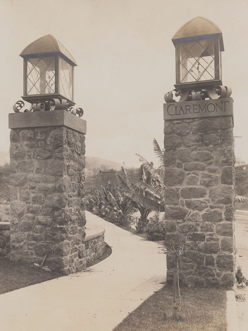 Entrance to Claremont, Berkeley, California, 1900s