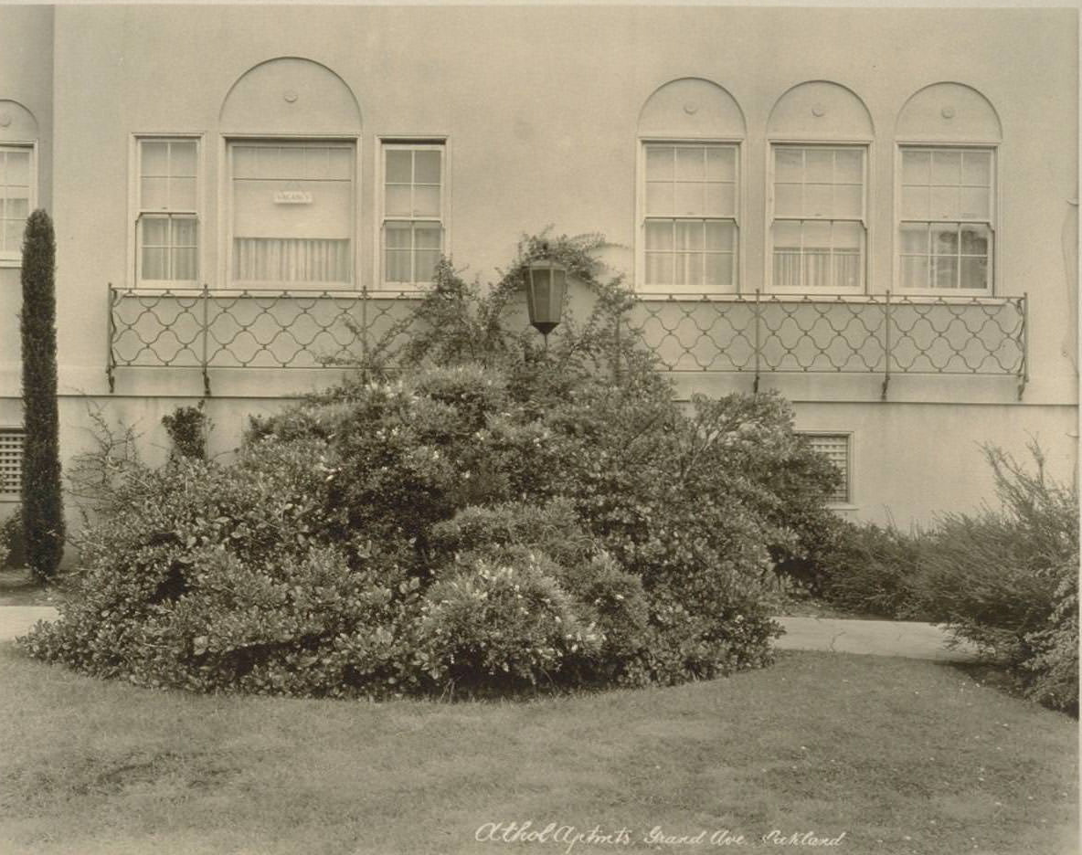 Athol Apartments. Grand Ave, 1930s