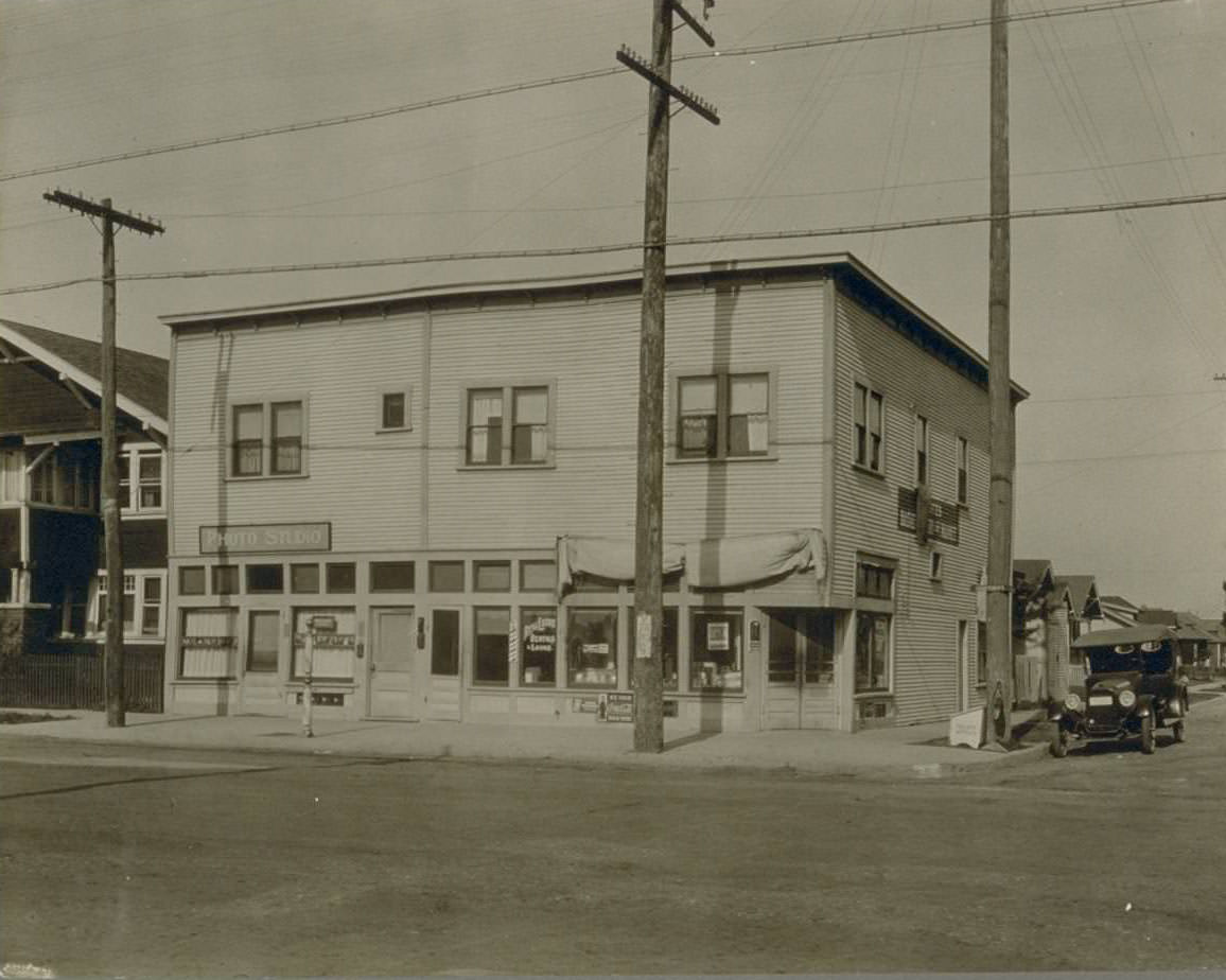 Exterior, photography studio of Max W. Greene, 1922.