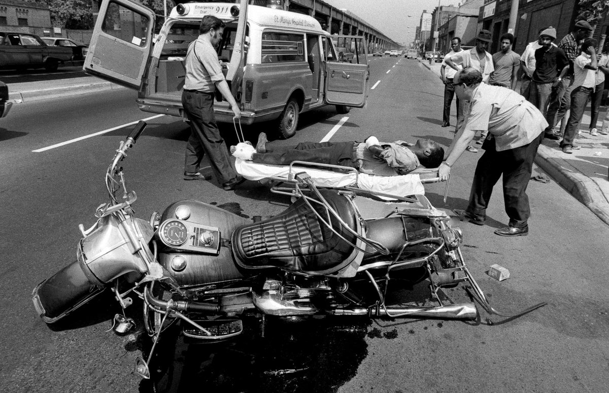 Fascinating Photos of Brownsville, Brooklyn in the 1970s that Show Street Scenes and Life