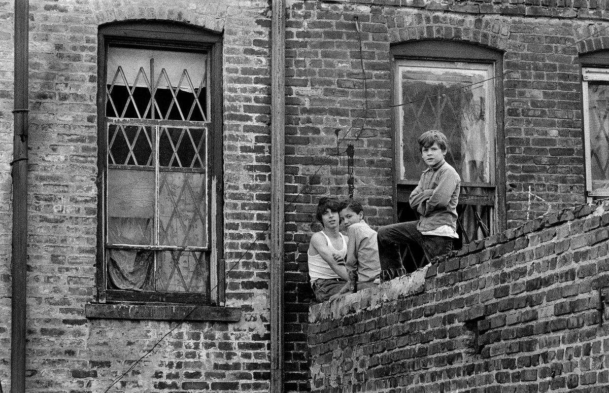 Fascinating Photos of Brownsville, Brooklyn in the 1970s that Show Street Scenes and Life