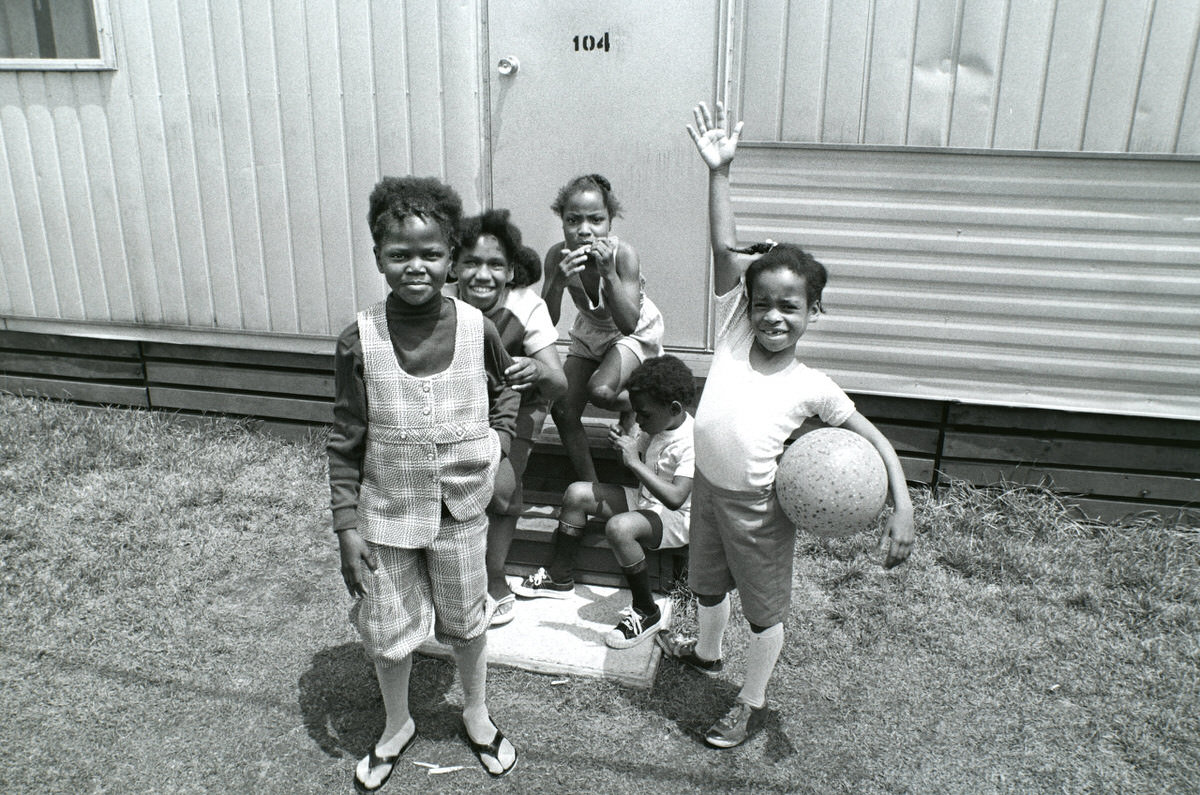 Fascinating Photos of Brownsville, Brooklyn in the 1970s that Show Street Scenes and Life