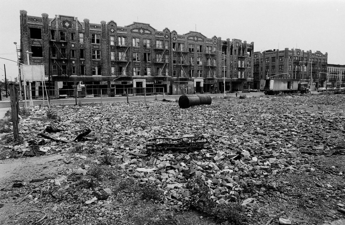 Fascinating Photos of Brownsville, Brooklyn in the 1970s that Show Street Scenes and Life