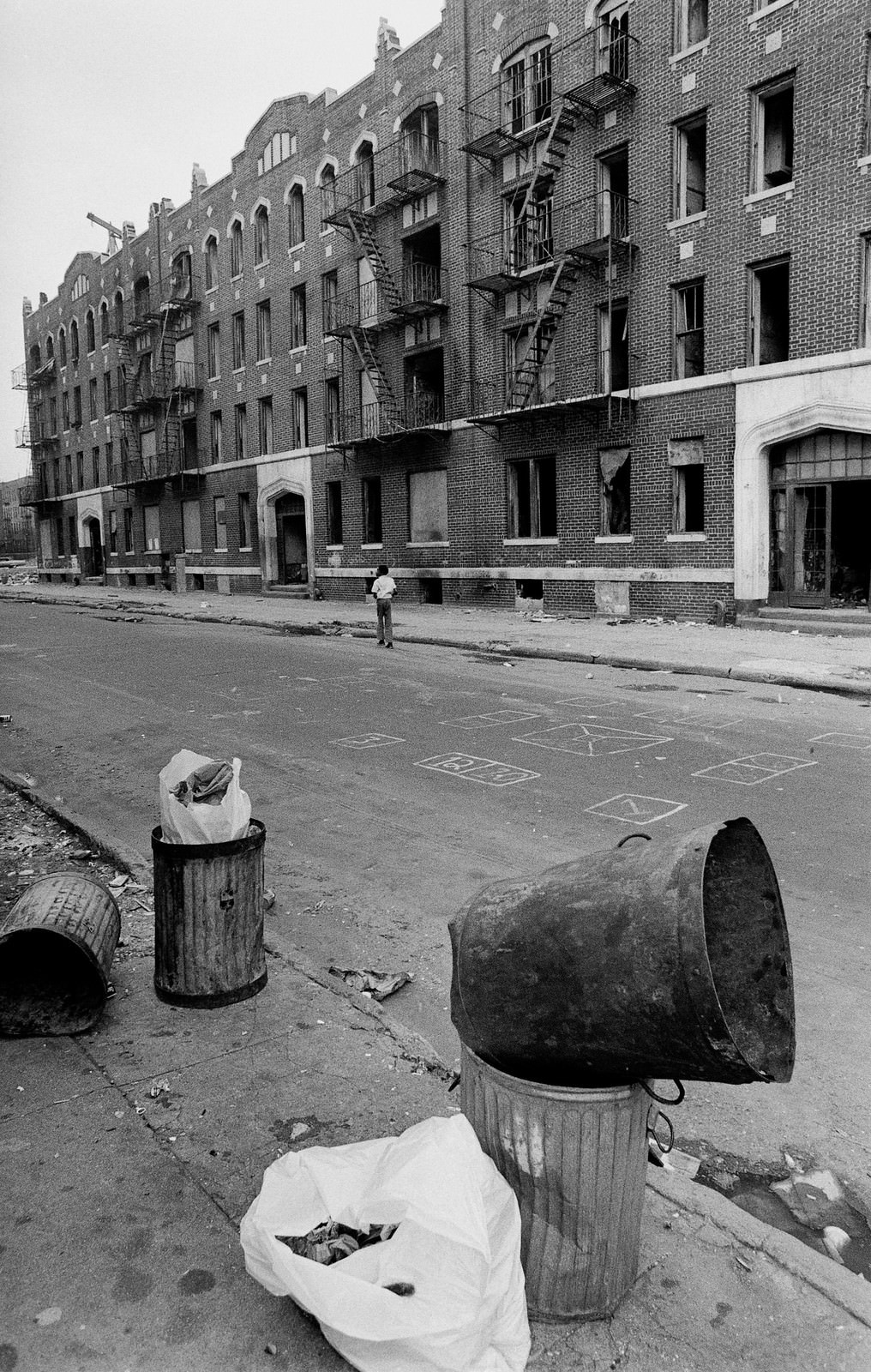 Fascinating Photos of Brownsville, Brooklyn in the 1970s that Show Street Scenes and Life