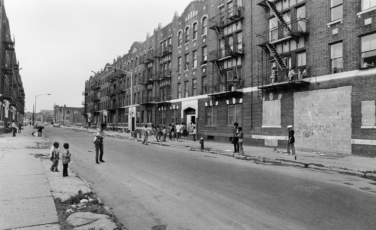 Fascinating Photos of Brownsville, Brooklyn in the 1970s that Show Street Scenes and Life