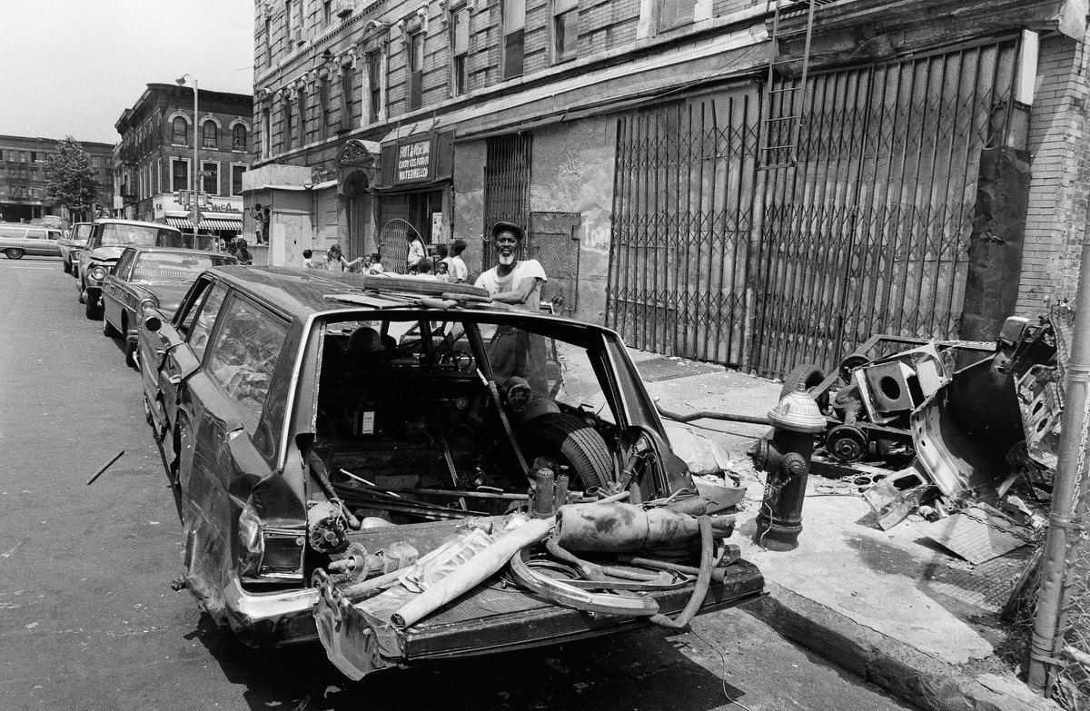 Fascinating Photos of Brownsville, Brooklyn in the 1970s that Show Street Scenes and Life