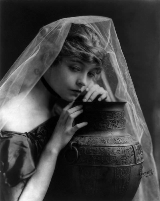 Lillian Gish, 1915