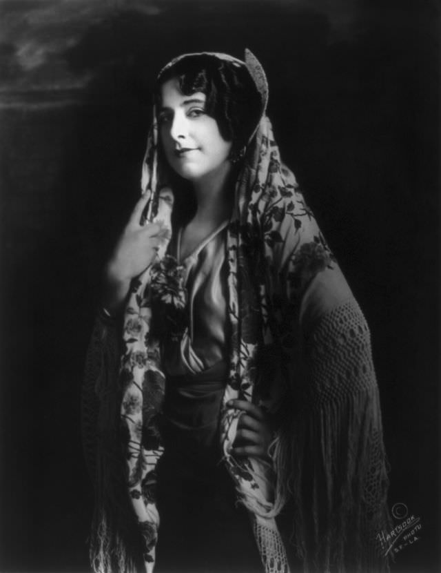 Operatic soprano Geraldine Farrar, 1915