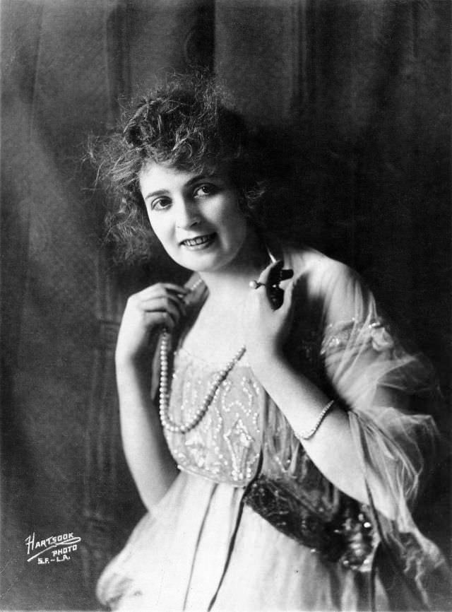 Myrtle Gonzalez, 1917
