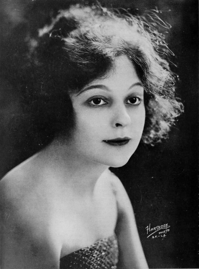Gloria Payton, 1918