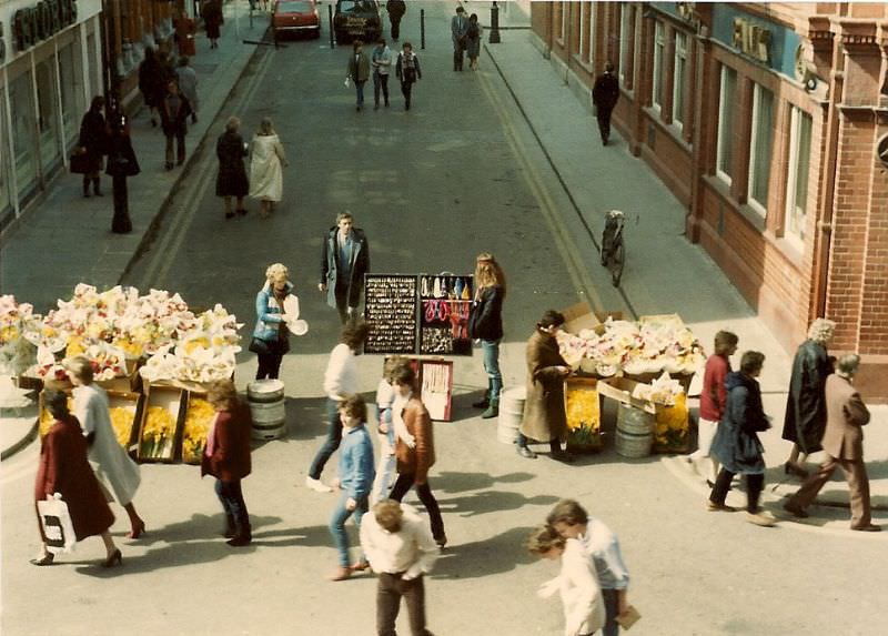3 Flower sellers on Grafton Street, circa 1983