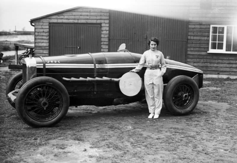 Kay Petre poses with her V12 Delage, July 1937.