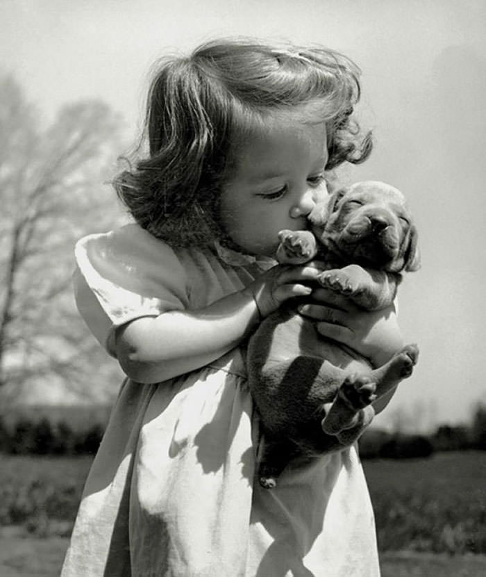Little girl and her pet toad at a pet show, venice beach, california, 1936