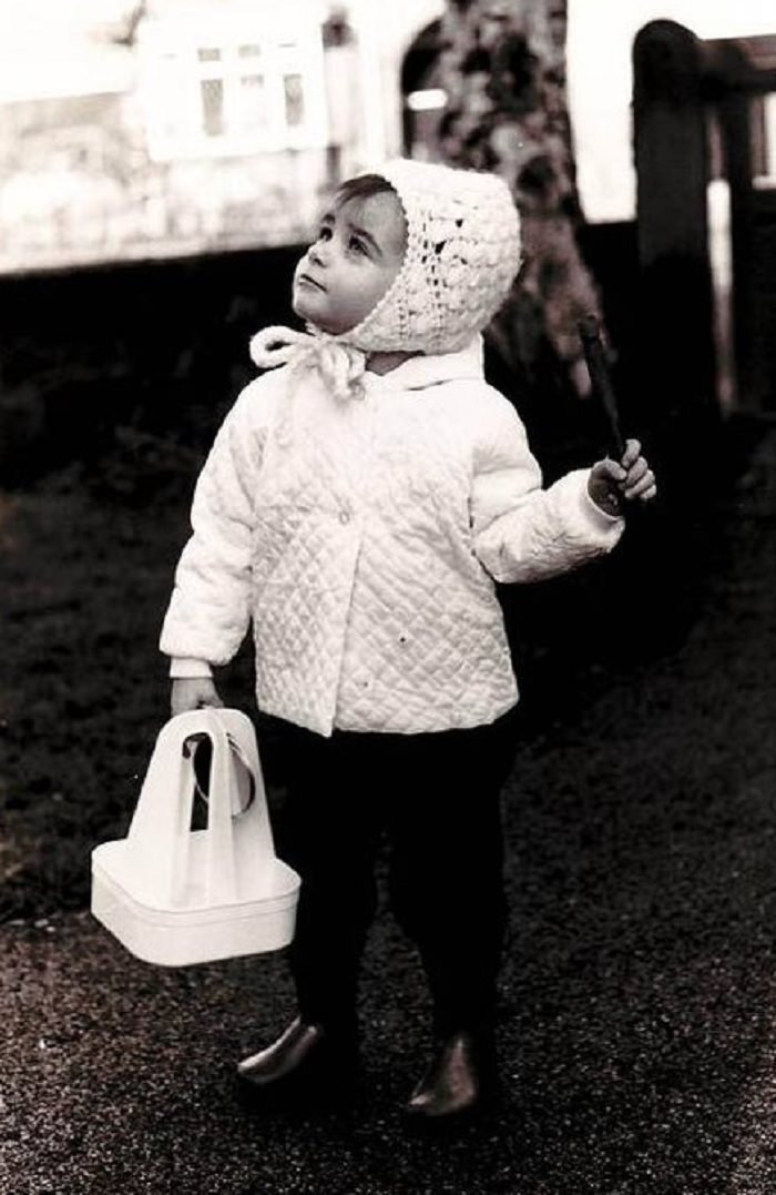 Four pints today please, mr. milkman (c. 1968, Altrincham, Cheshire, UK)