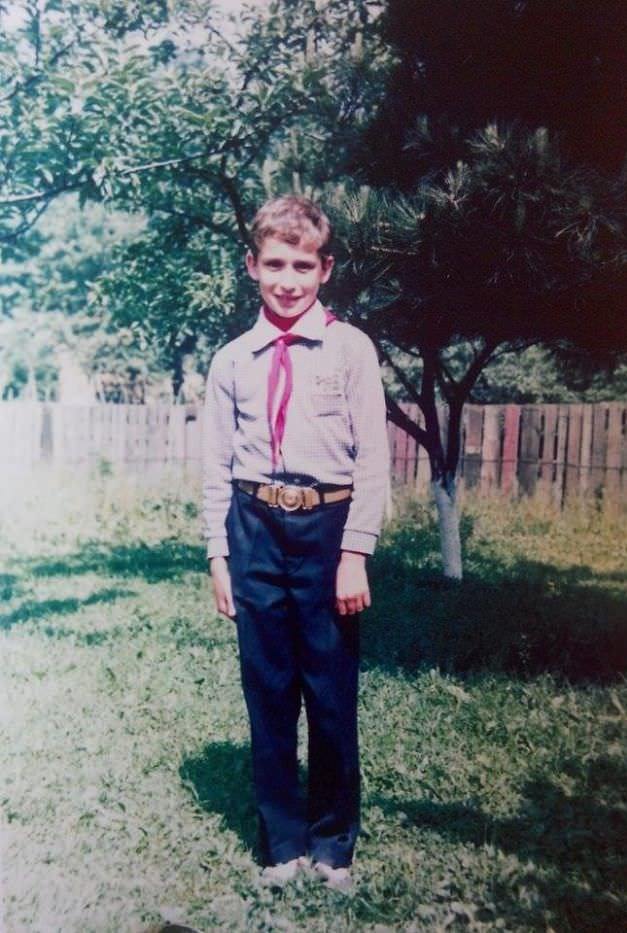 Me 1982 , 'communist pioneer' uniform romania