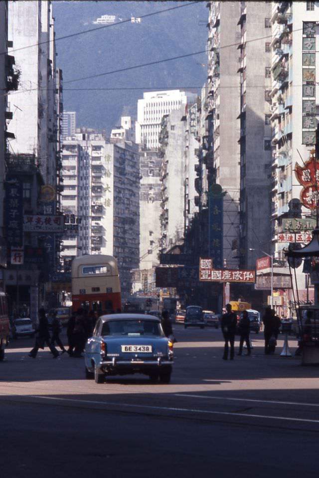 Hennessy Road , Wan Chai