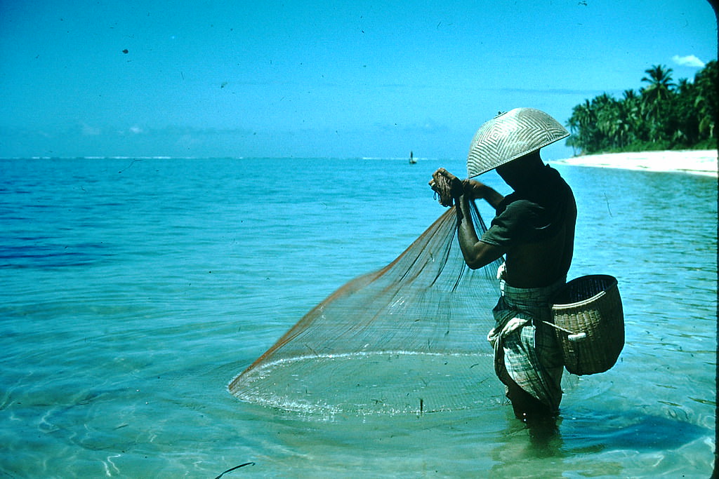 Net Fisherman- Sanoeur- Bali, Indonesia, 1952