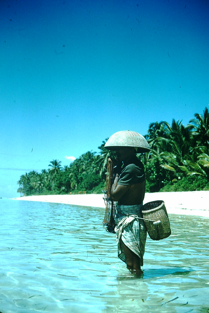 Net Fisherman- Sanoeur- Bali, Indonesia, 1952