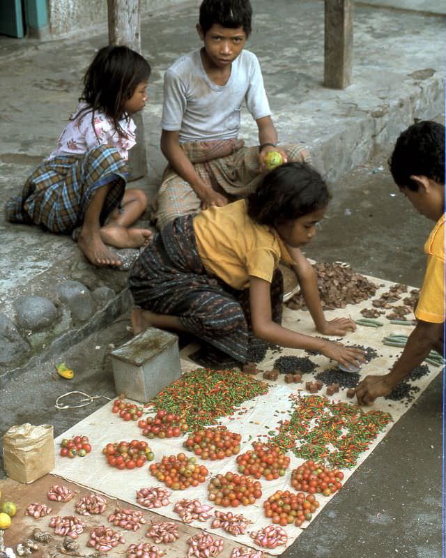 Market kids, Ende, Flores island, 1970s