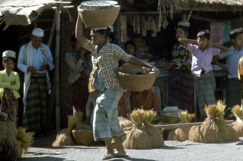 People at market, Lombok island, 1970s