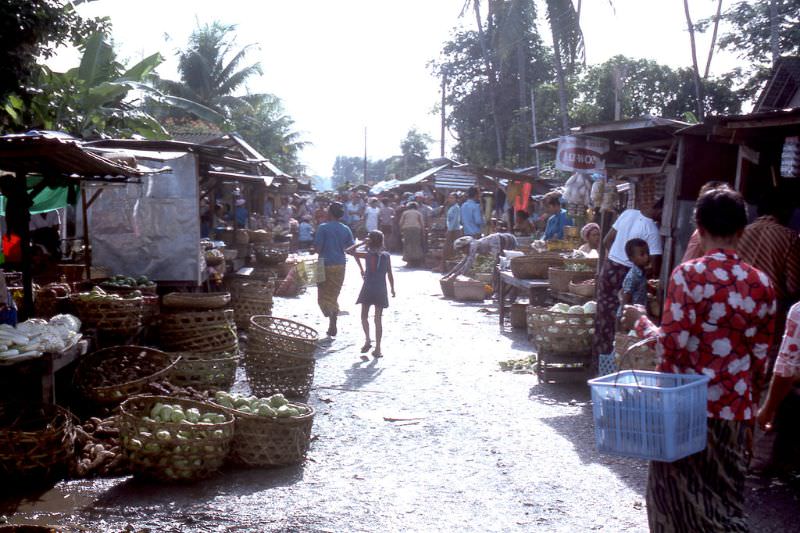 Balinese market on Jalan Legian, 1970s