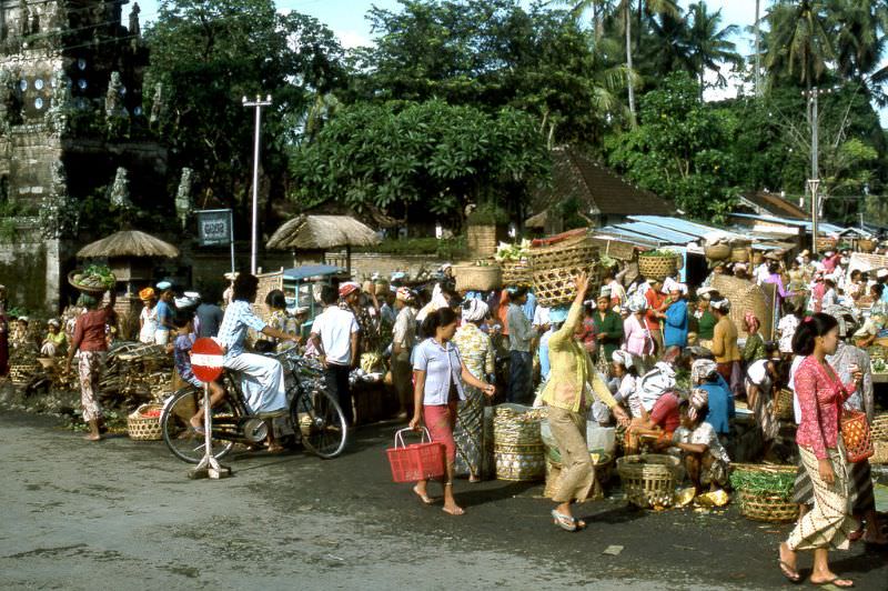 Market activity, Kuta Beach, Bali, 1970s