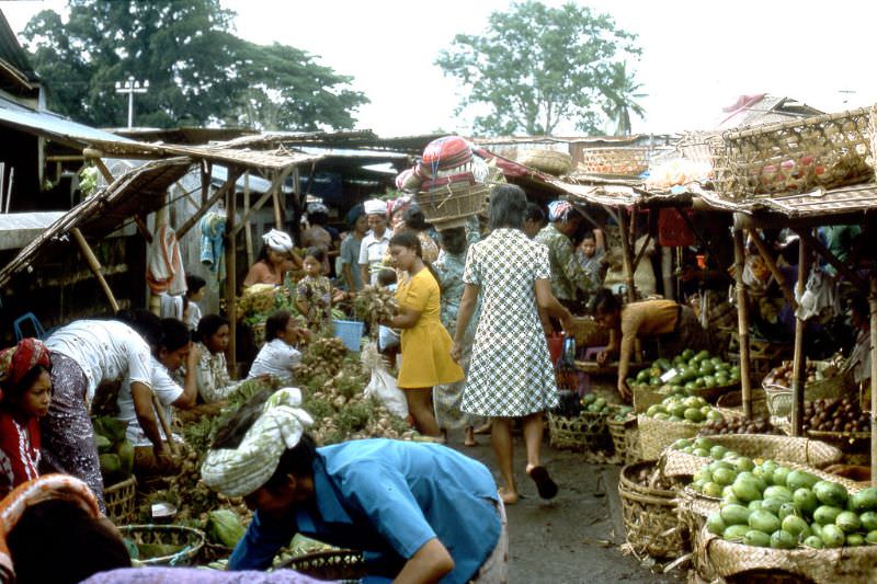 Various fruit and vegetables for sale at a Balinese street market, 1970s