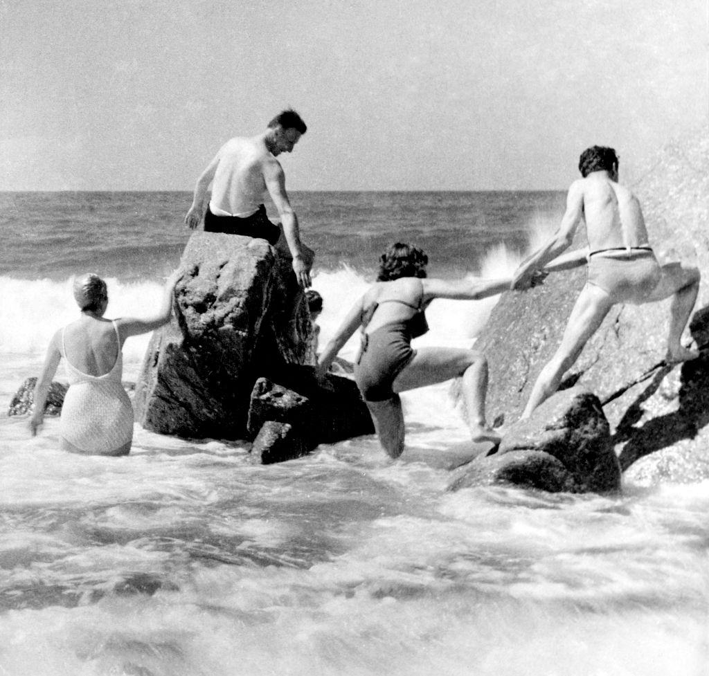 Tourists in Elba Island, 1960s.