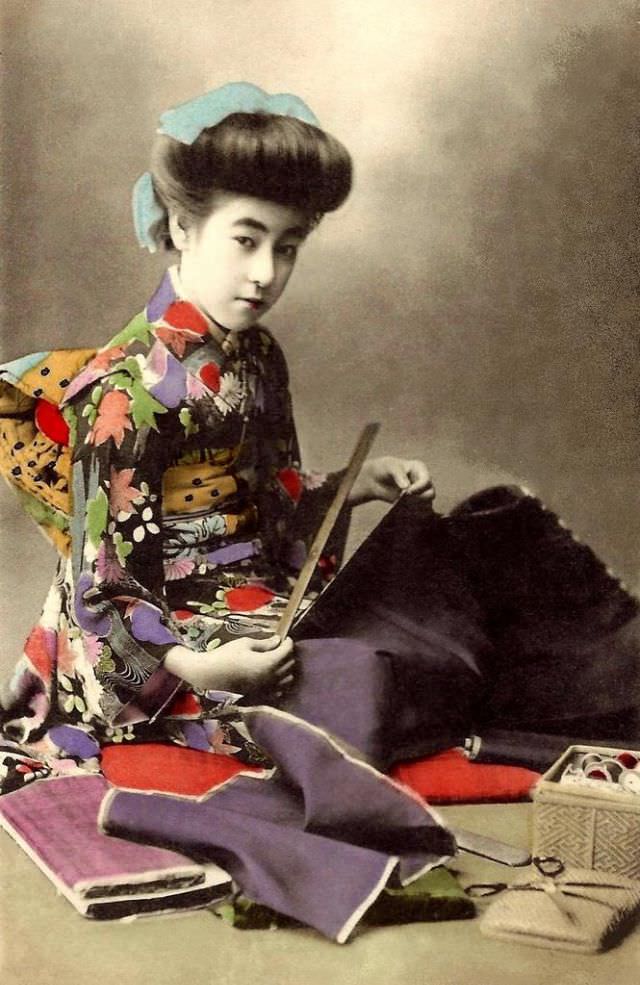 Geisha adjusting her kimono