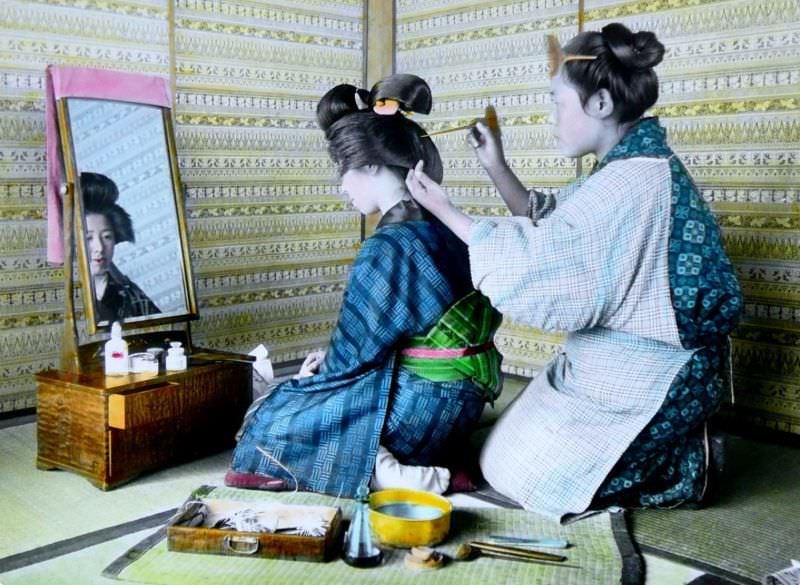 Hair-do time in old Japan