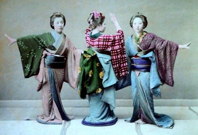 The high class Kitsuke of some typical immortal geisha