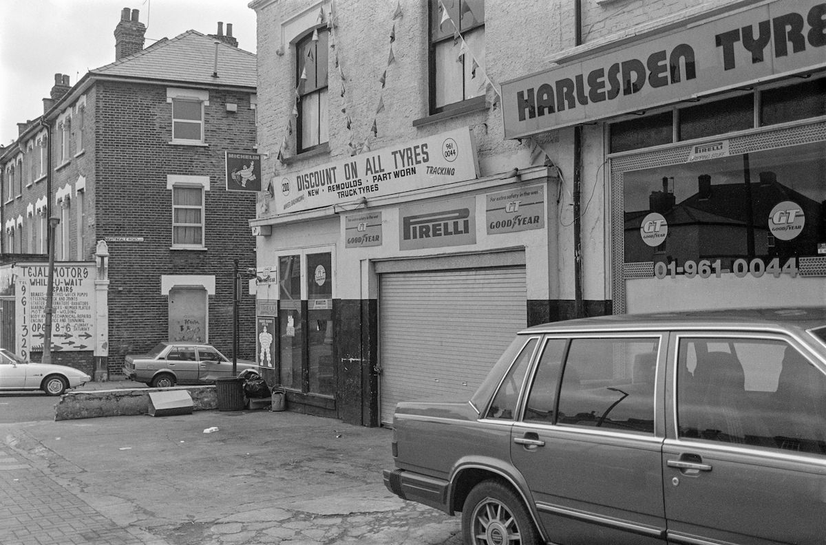 Harlesden Tyres, High St, Harlesden, Brent, 1988