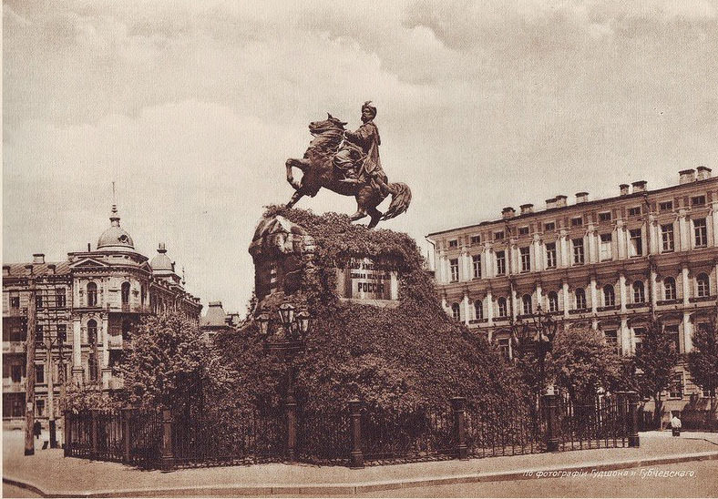 Monument of Bohdan Khmulnitsky