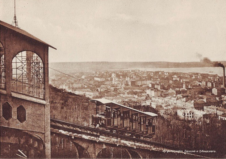 Mikhailovsky podyeu with a general view of Podol