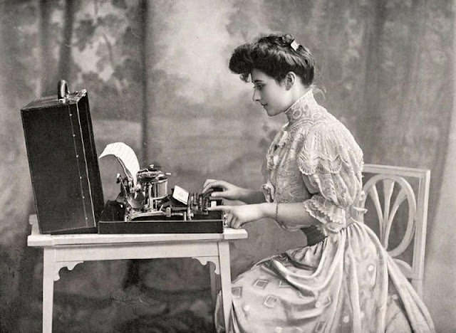 Historical Photos of Ladies using Typewriters from the Past