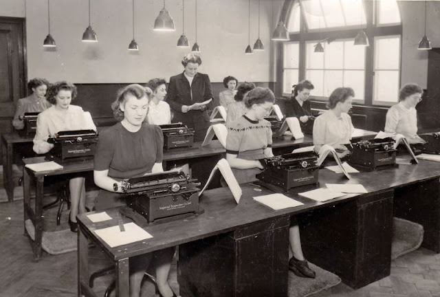 Historical Photos of Ladies using Typewriters from the Past