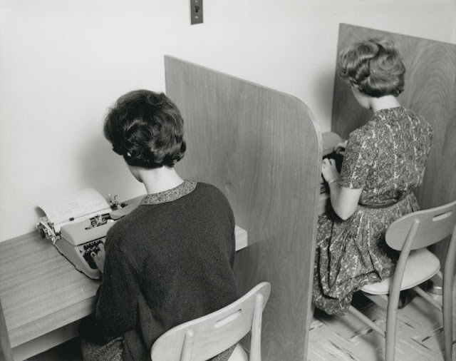 Historical Photos of Ladies using Typewriters from the Past