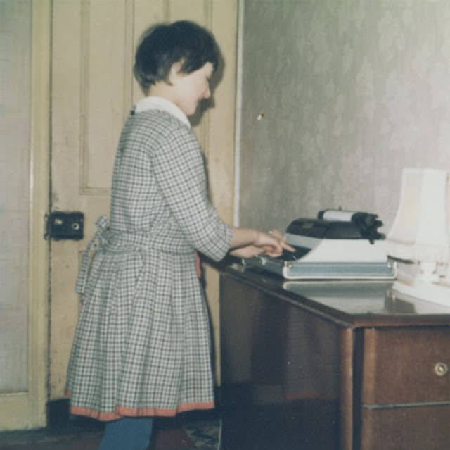 Historical Photos of Ladies using Typewriters from the Past