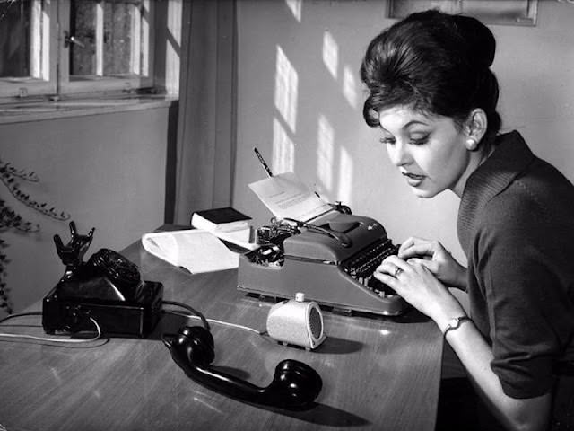 Historical Photos of Ladies using Typewriters from the Past