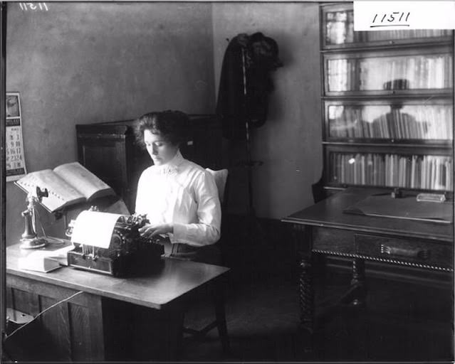 Historical Photos of Ladies using Typewriters from the Past