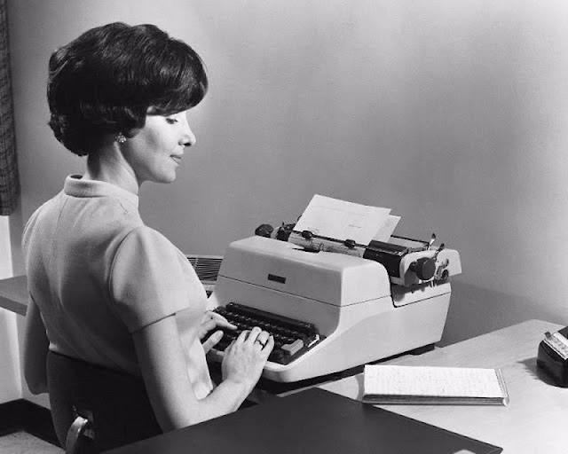 Historical Photos of Ladies using Typewriters from the Past