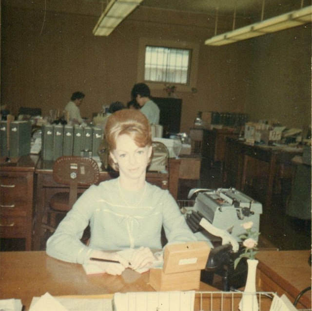 Historical Photos of Ladies using Typewriters from the Past