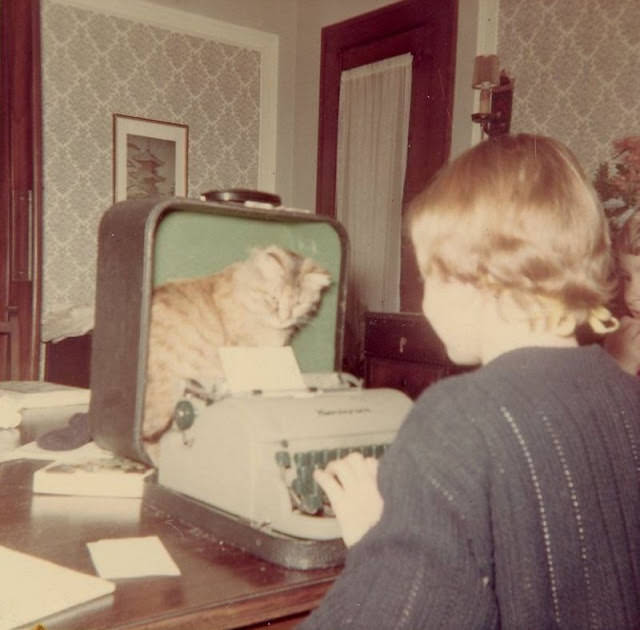 Historical Photos of Ladies using Typewriters from the Past