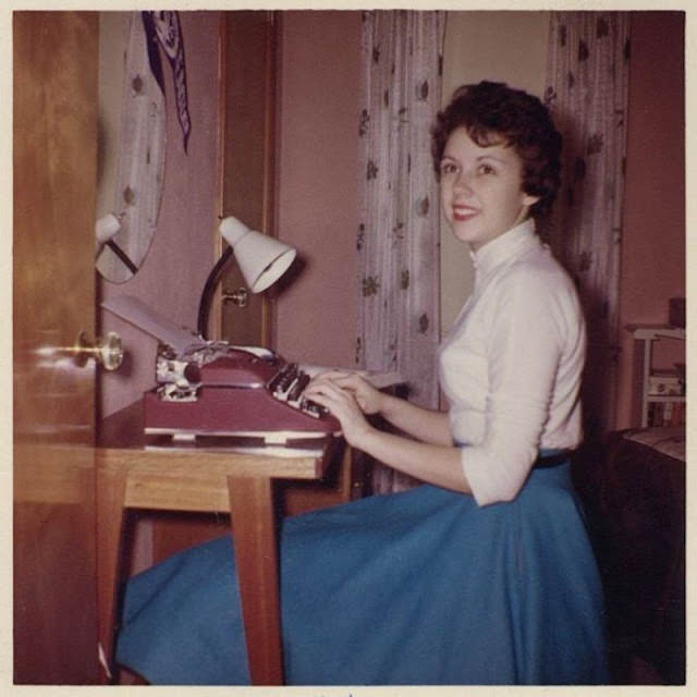 Historical Photos of Ladies using Typewriters from the Past