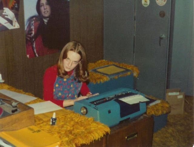 Historical Photos of Ladies using Typewriters from the Past